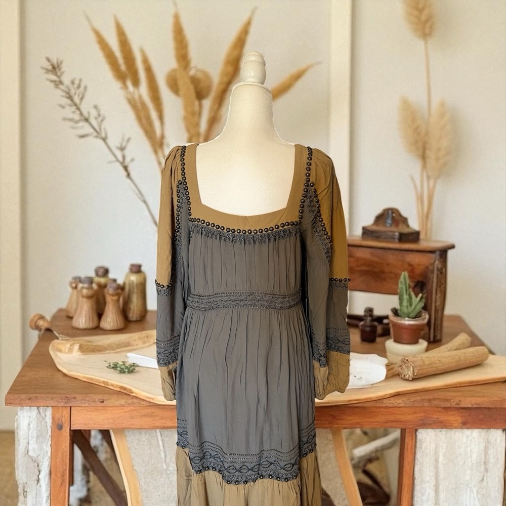 Double D Ranch Elegant Gray and Tan Dress - Picture 4 of 10
